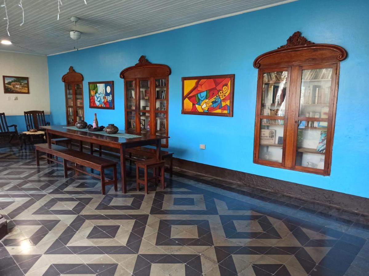 Hostal Harvest House León Екстериор снимка