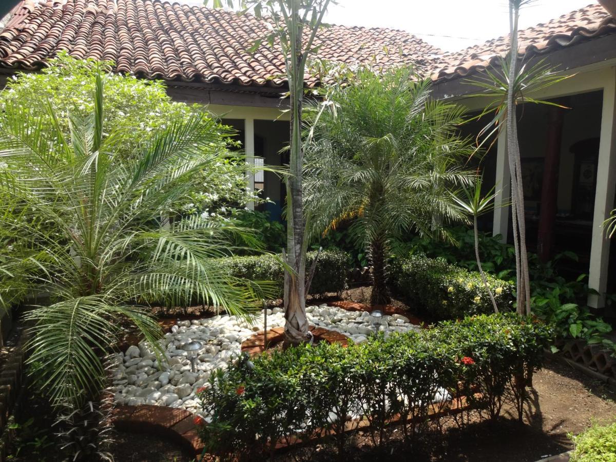 Hostal Harvest House León Екстериор снимка
