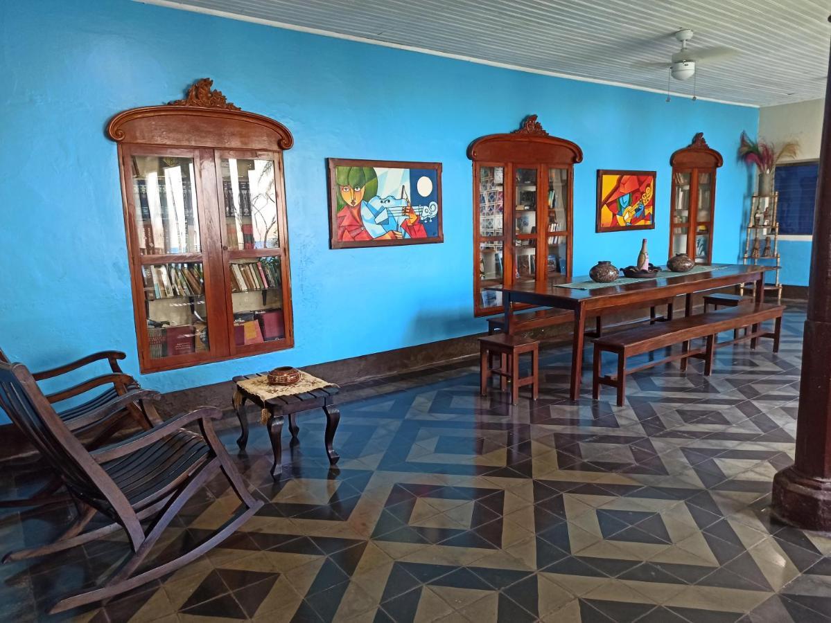 Hostal Harvest House León Екстериор снимка