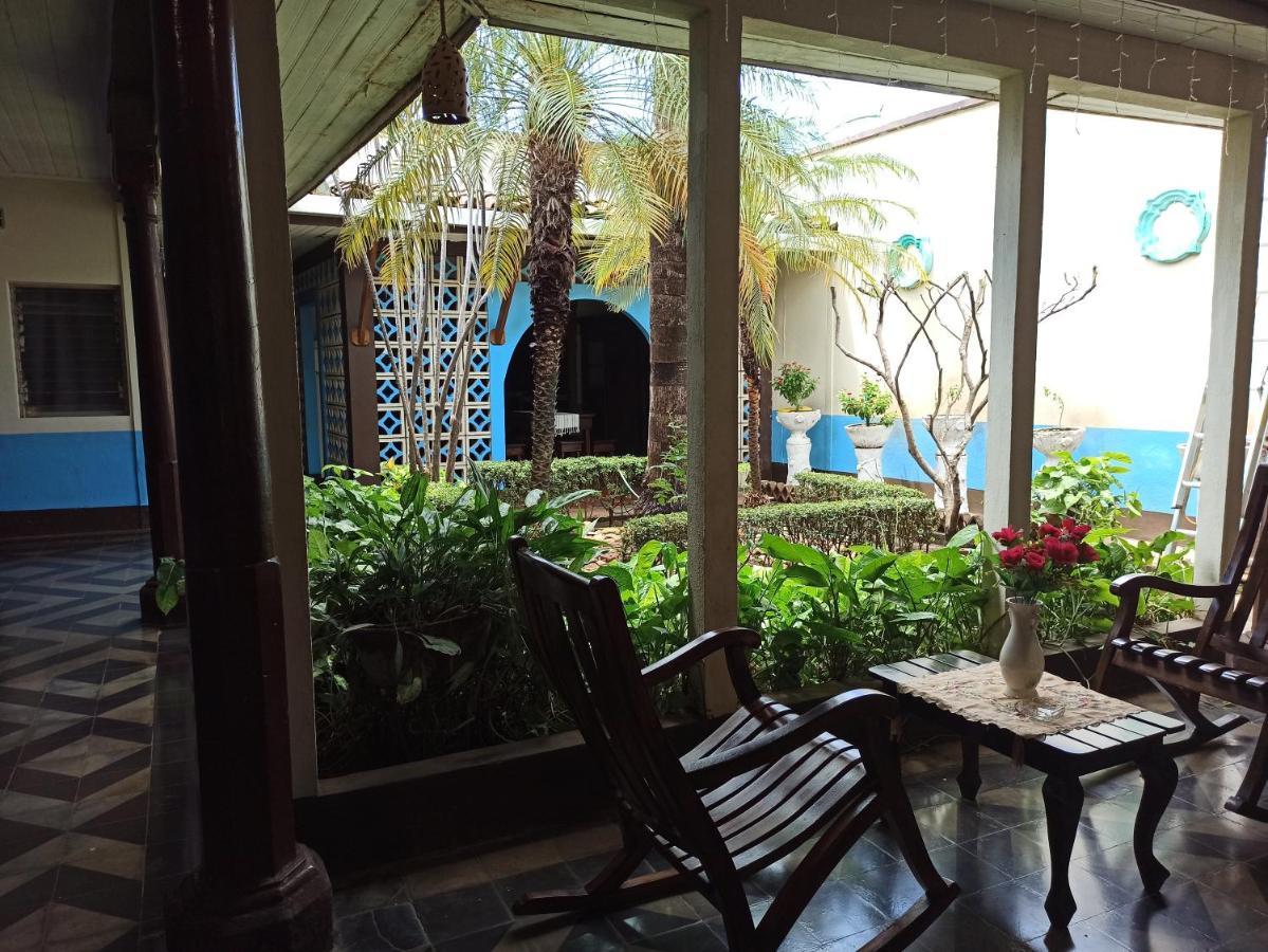 Hostal Harvest House León Екстериор снимка