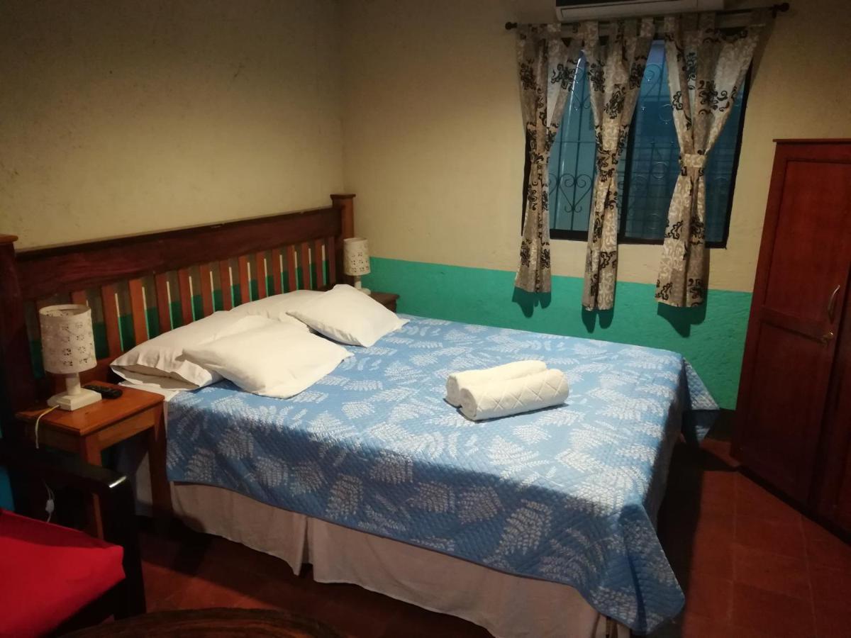 Hostal Harvest House León Екстериор снимка