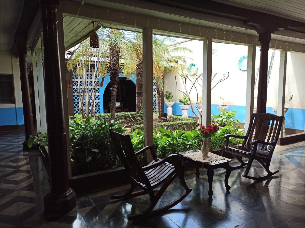 Hostal Harvest House León Екстериор снимка