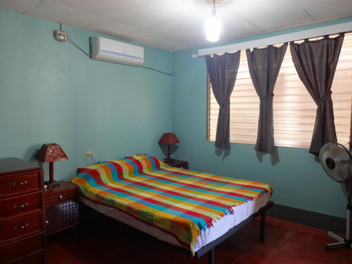 Hostal Harvest House León Екстериор снимка
