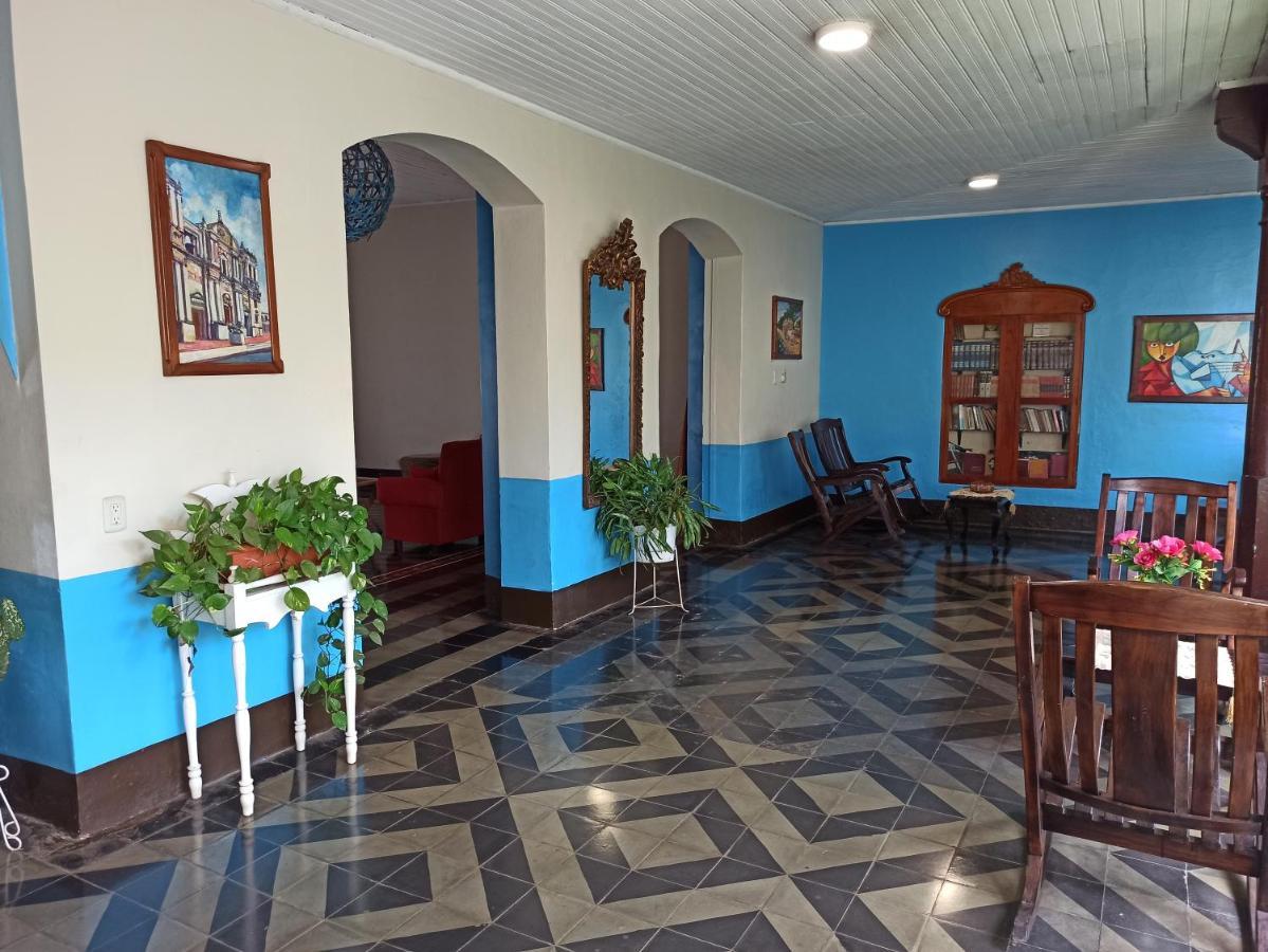 Hostal Harvest House León Екстериор снимка