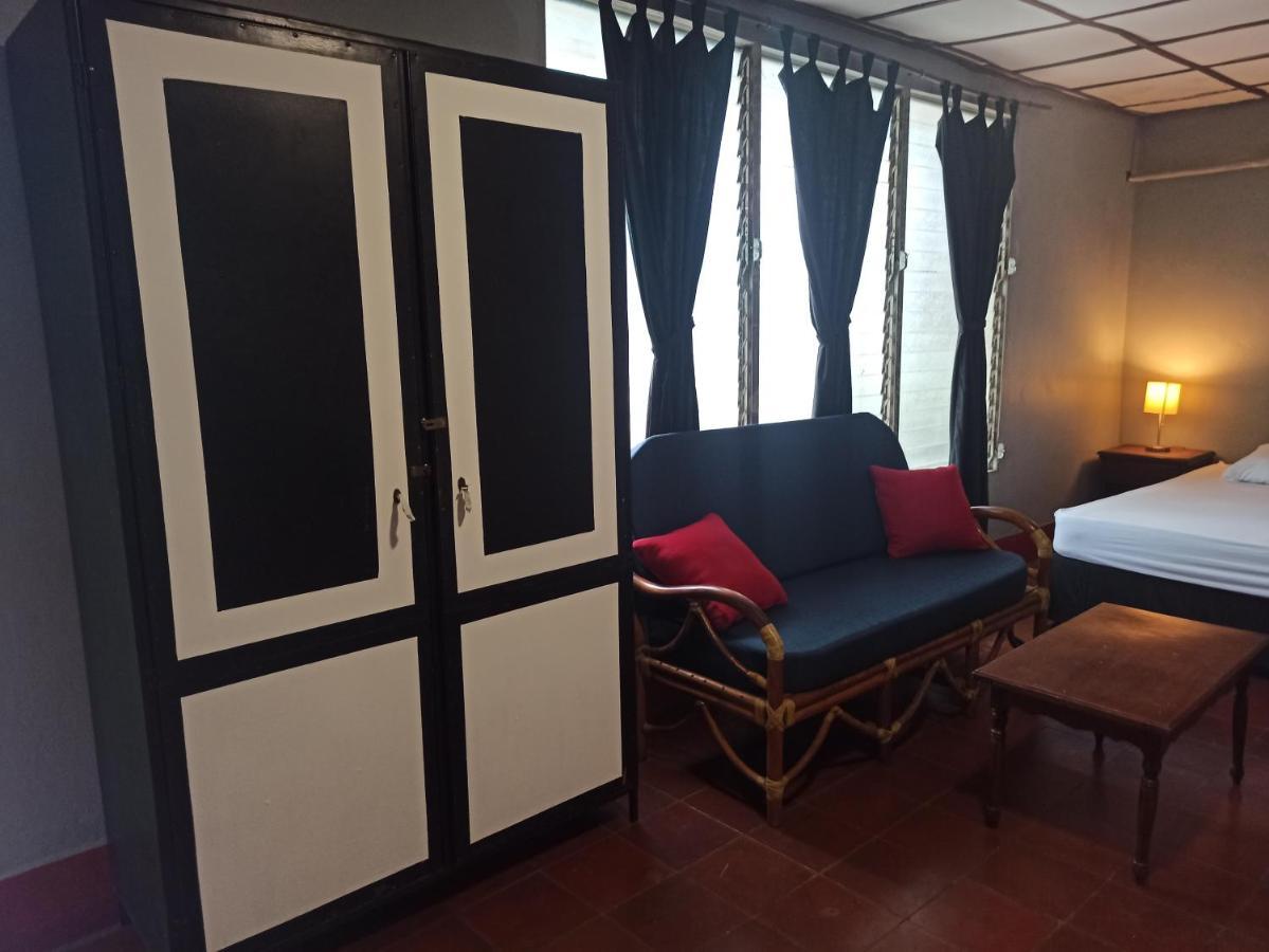 Hostal Harvest House León Екстериор снимка