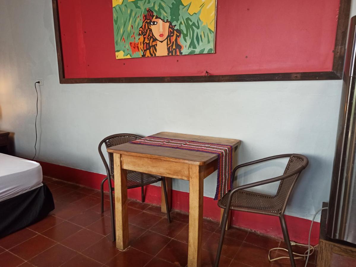 Hostal Harvest House León Екстериор снимка