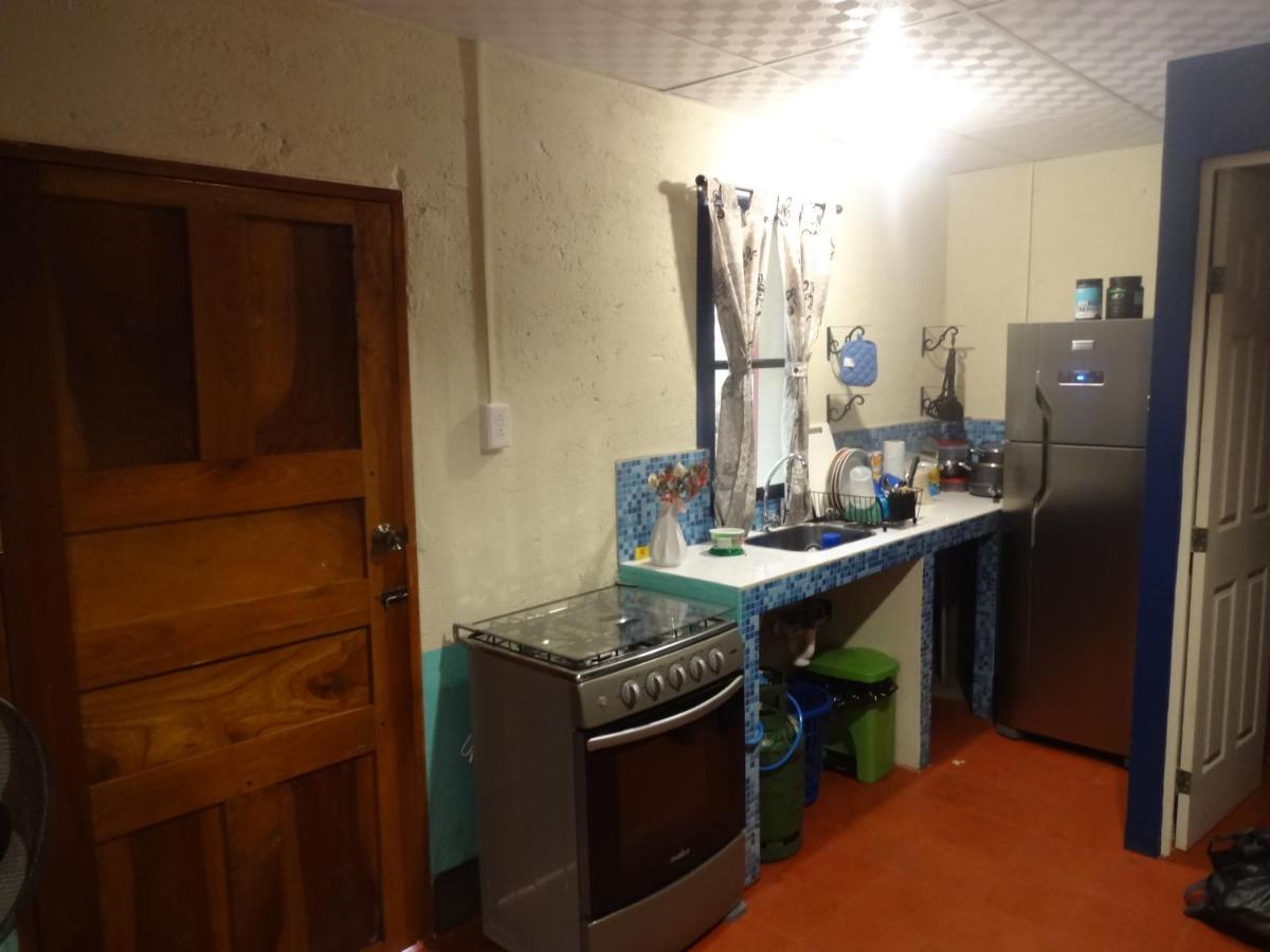 Hostal Harvest House León Екстериор снимка